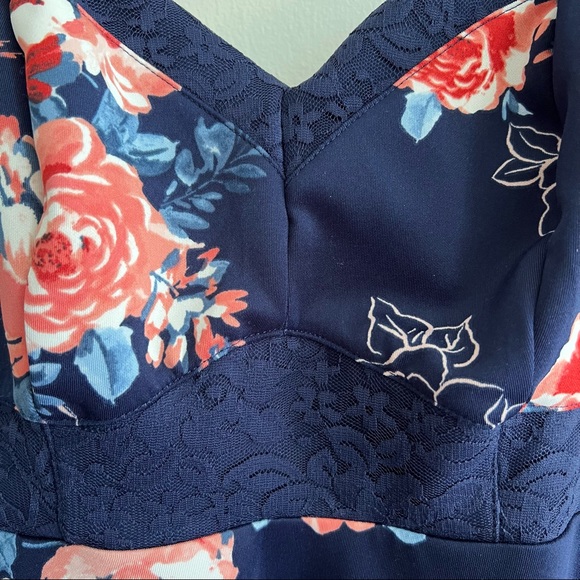 NWOT Torrid Navy Blue Floral Tank Top Size 0 - Picture 2 of 9